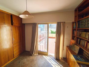 AMPLIA CASA 4 DORM CON BALCON ATERRAZADO Y PATIO