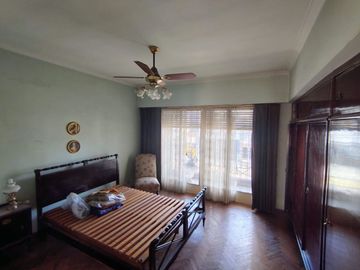 AMPLIA CASA 4 DORM CON BALCON ATERRAZADO Y PATIO