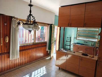 AMPLIA CASA 4 DORM CON BALCON ATERRAZADO Y PATIO