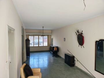 AMPLIA CASA 4 DORM CON BALCON ATERRAZADO Y PATIO