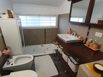 Casa 3 dormitorios en venta . Pileta. Alberdi río.