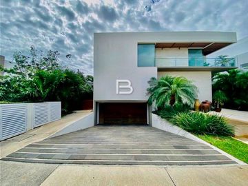 Casa En Venta en Puerto Cancún Los Canales