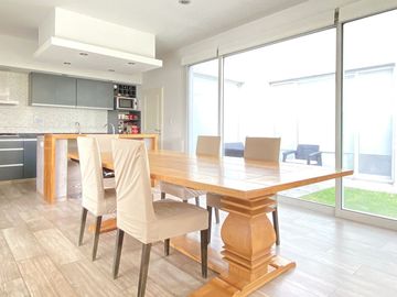 Venta Casa 1 Planta 5 Amb. Pileta a Laguna Cantón