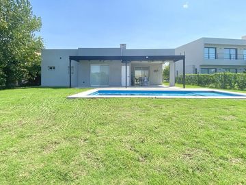 Venta Casa 1 Planta 5 Amb. Pileta a Laguna Cantón