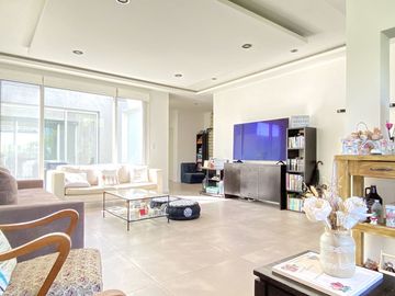 Venta Casa 1 Planta 5 Amb. Pileta a Laguna Cantón