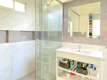 Venta Casa 1 Planta 5 Amb. Pileta a Laguna Cantón