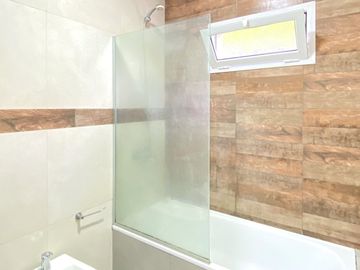 Venta Casa 1 Planta 5 Amb. Pileta a Laguna Cantón