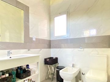 Venta Casa 1 Planta 5 Amb. Pileta a Laguna Cantón