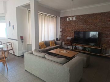 CASA 7 AMBIENTES EN VENTA CON PILETA PARQUE CHAS