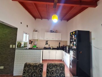 PH  CASA SARANDI TERRENO PROPIO PATIO TERRAZA GAR
