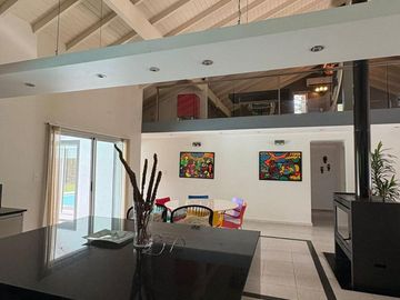 CASA EN VENTA 5 AMBIENTES EN LA CANDIDA