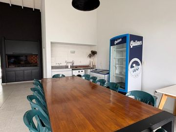 CASA EN VENTA 5 AMBIENTES EN LA CANDIDA