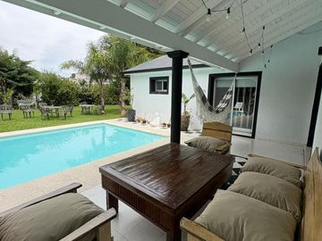 CASA EN VENTA 5 AMBIENTES EN LA CANDIDA