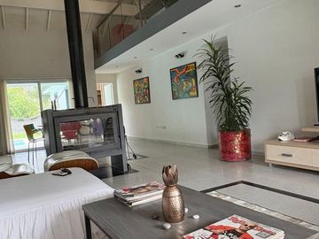 CASA EN VENTA 5 AMBIENTES EN LA CANDIDA