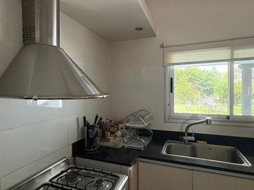 CASA EN VENTA 5 AMBIENTES EN LA CANDIDA
