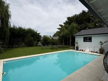 CASA EN VENTA 5 AMBIENTES EN LA CANDIDA