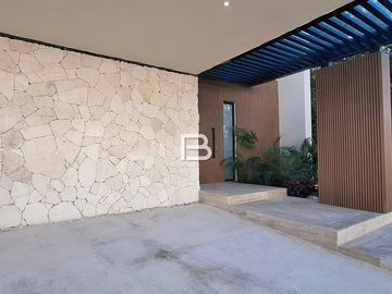 En Venta Casa en Residencial Via Cumbres en Cancun