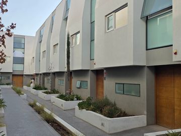 4 PISOS TOWN HOUSE PENAÑOLEN EXCELENTE ESTADO