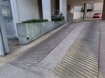 VENTA COCHERA DOBLE CUBIERTA  MORON CENTRO