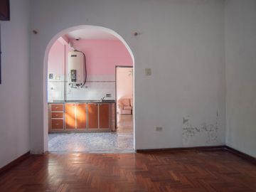Venta  Casa Castelar - 2 Propiedades APTO CREDITO