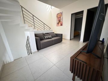 CASA EN VENTA DE 3 RECAMARAS AMUEBLADA CON CASA CLUB EN PLAYA DEL CARMEN