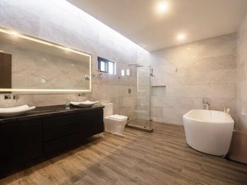 PUNTA TIBURON MARINA Y GOLF, Casa en VENTA con alberca y 5 recamaras, una en PB