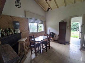 VENTA CASA CON AMPLIO JARDIN GRAL RODRIGUEZ