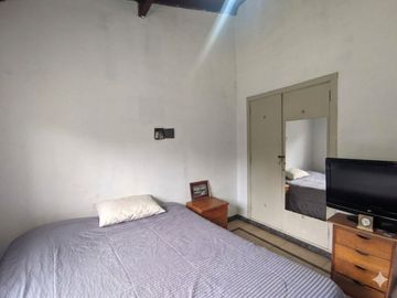 VENTA CASA CON AMPLIO JARDIN GRAL RODRIGUEZ
