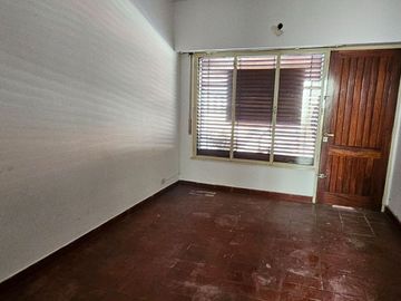Venta Casa Patio Terraza Cochera en Liniers