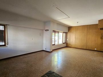 Venta Casa Patio Terraza Cochera en Liniers