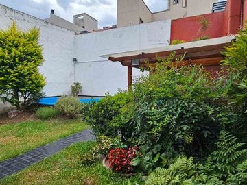 VENTA CASA JARDIN PILETA COCHERA LINIERS