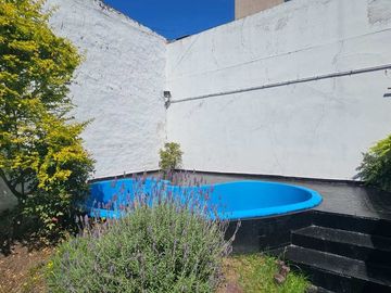 VENTA CASA JARDIN PILETA COCHERA LINIERS