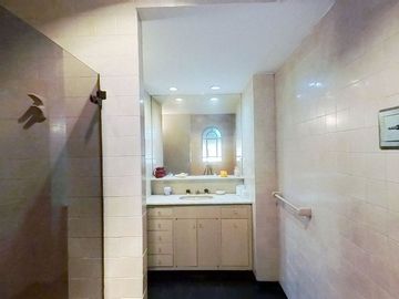 VENTA CASA JARDIN PILETA COCHERA LINIERS