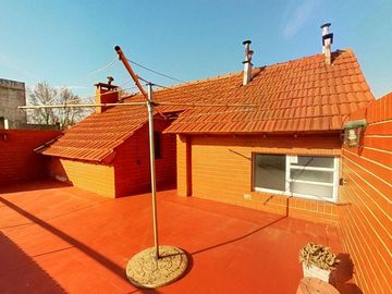 VENTA CASA JARDIN PILETA COCHERA LINIERS