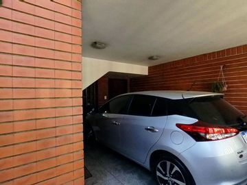 VENTA CASA JARDIN PILETA COCHERA LINIERS