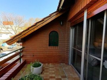 VENTA CASA JARDIN PILETA COCHERA LINIERS