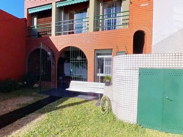 VENTA CASA JARDIN PILETA COCHERA LINIERS