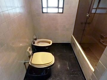 VENTA CASA JARDIN PILETA COCHERA LINIERS