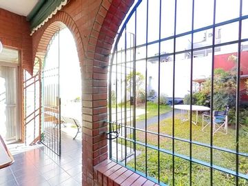 VENTA CASA JARDIN PILETA COCHERA LINIERS