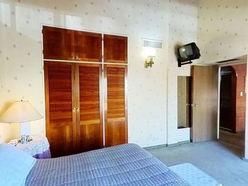 VENTA CASA JARDIN PILETA COCHERA LINIERS