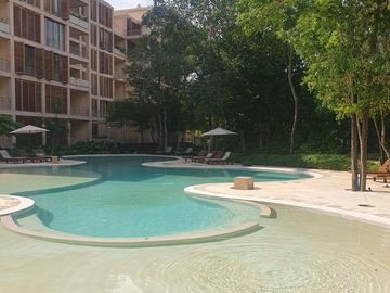 Apartamento en Venta en The Village Corasol Playa del Carmen con Club de Playa Privado C4106