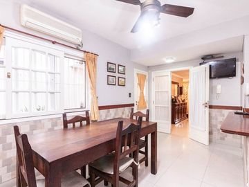 HERMOSO CHALET DE 4 AMB C/ QUINCHO Y PILETA.