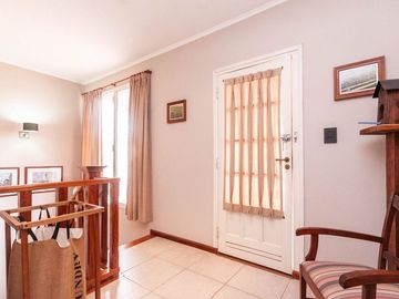 HERMOSO CHALET DE 4 AMB C/ QUINCHO Y PILETA.