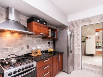 HERMOSO CHALET DE 4 AMB C/ QUINCHO Y PILETA.