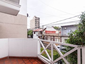 HERMOSO CHALET DE 4 AMB C/ QUINCHO Y PILETA.