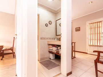 HERMOSO CHALET DE 4 AMB C/ QUINCHO Y PILETA.