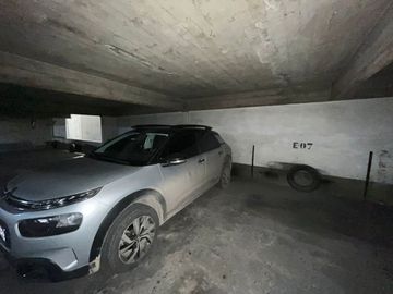 VENTA COCHERA EN BARRIO MARTIN