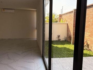 PUNTA TIBURON, Casa en VENTA de 3 recamaras y jardin