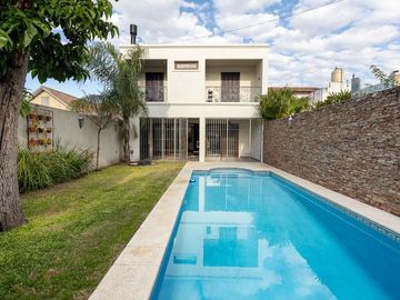 VENTA CASA EN HURLINGHAM 6 AMB - PERMUTA FINANCIA
