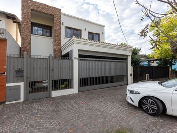 VENTA CASA EN HURLINGHAM 6 AMB - PERMUTA FINANCIA